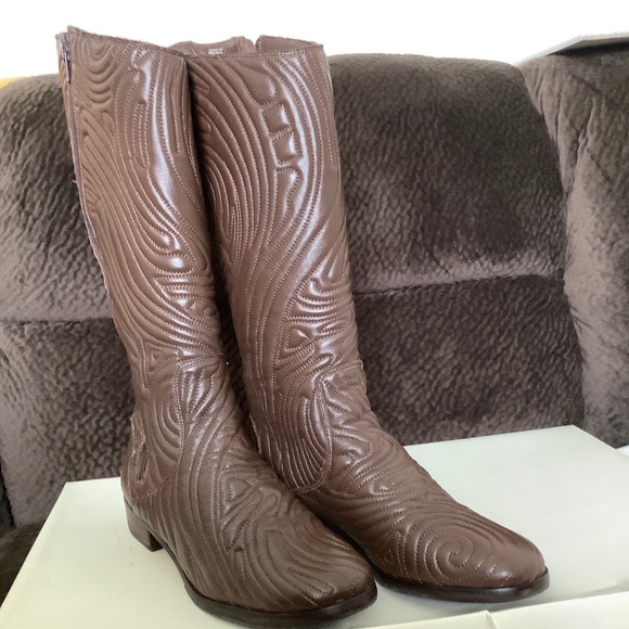 MERE Women's Brown Leather Boots, Size: 8M, Made in Brazil - Picture 10 of 15